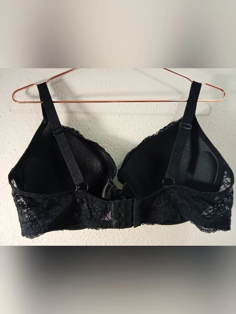 Juicy Couture Lace Underwire Black Bra sz 42D Gold Hardware Logo